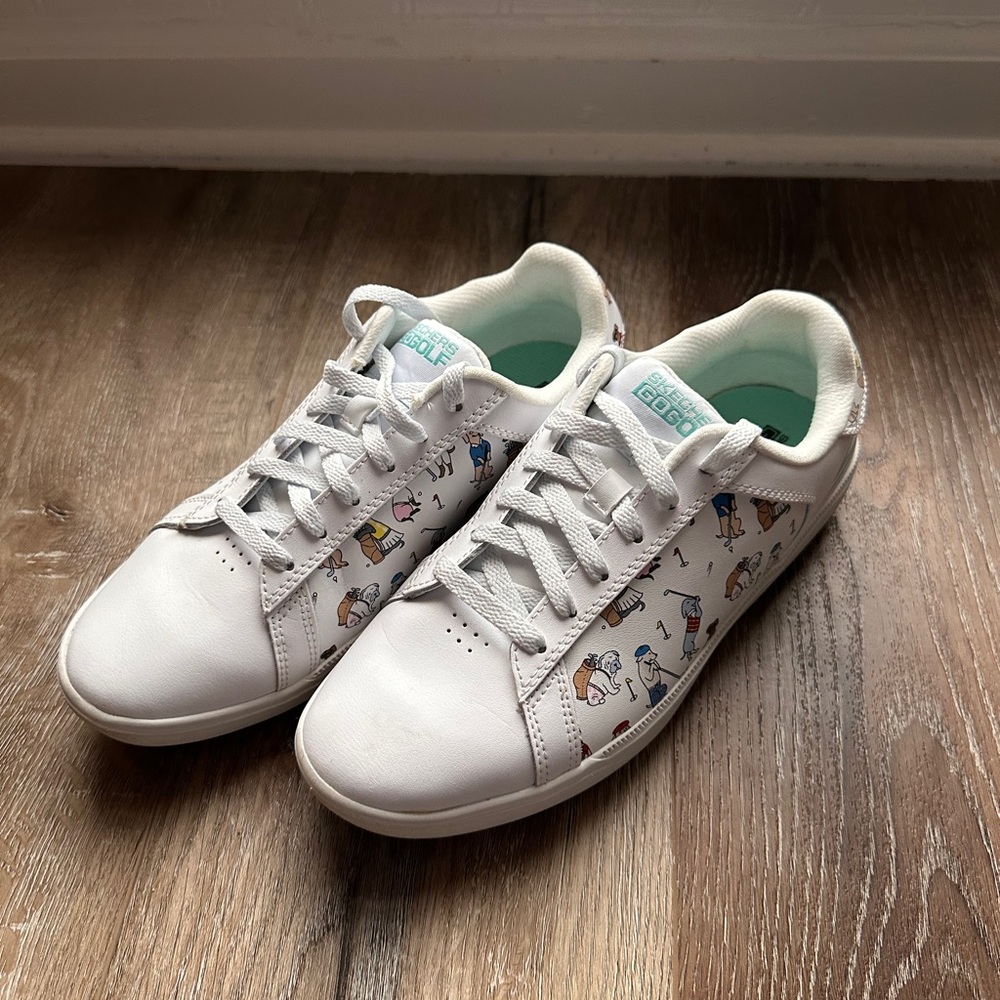 Golf shoes with dog print